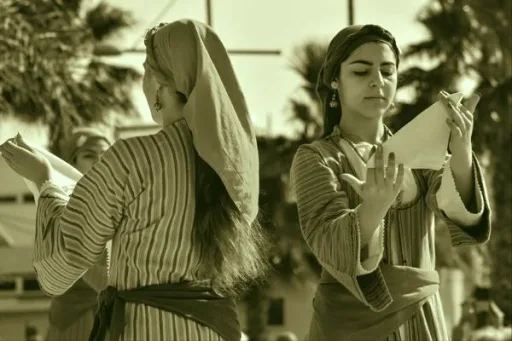 Radio Art - Traditional